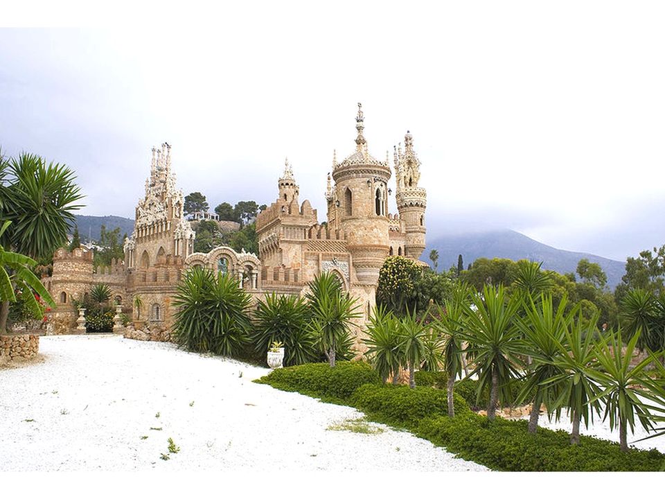 Испанский замок Коломарес, построенный в честь Христофора Колумба
