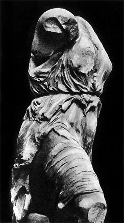 67. Западный фронтон Парфенона. Ирида II. V в. до н. э. Мрамор. Лондон. Британский музей.