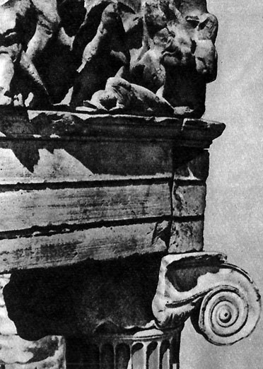 87. Фриз храма Ники Бескрылой. V в. до н. э. Мрамор. Афины. Акрополь.