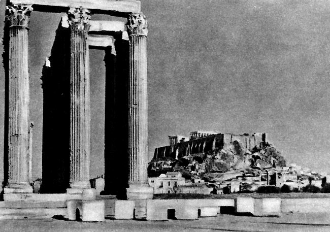 5. Вид на Акрополь IV.